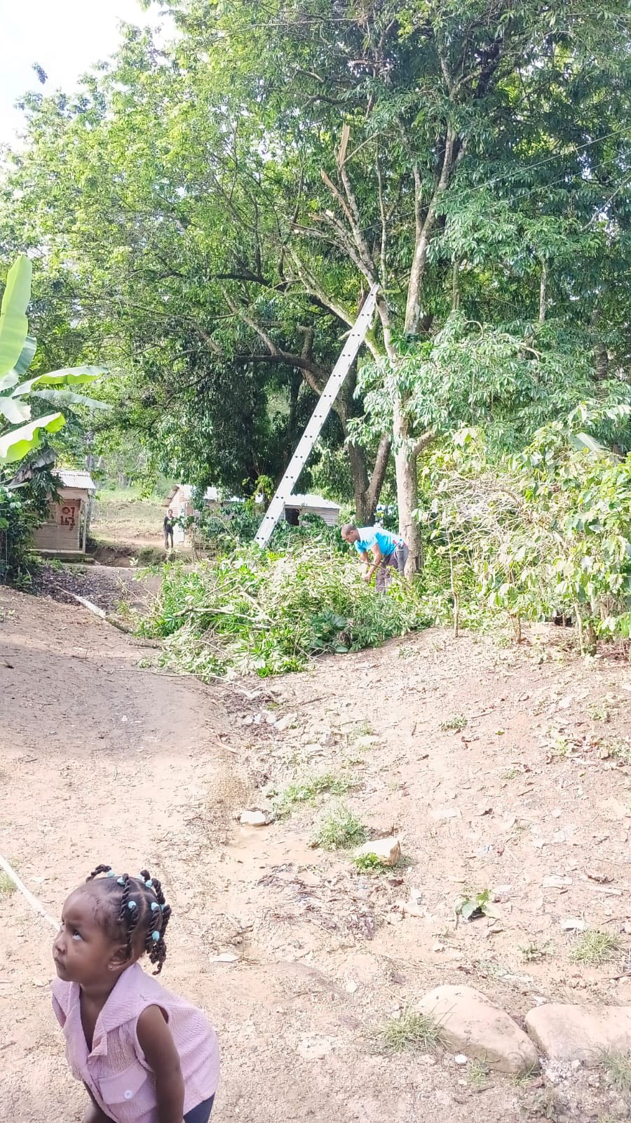 Ayuntamiento de Juan Santiago realiza jornada en Naranjo Dulce.