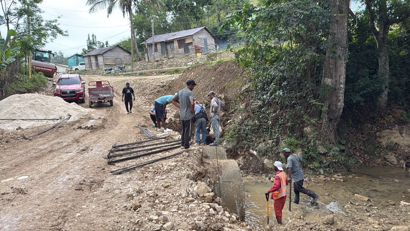 Ayuntamiento de Juan Santiago construye importante puente en la carretera Juan Santiago–El Maniel